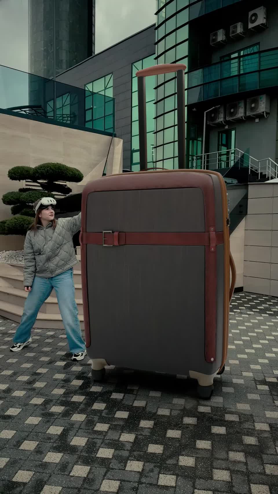 Luggage video preview